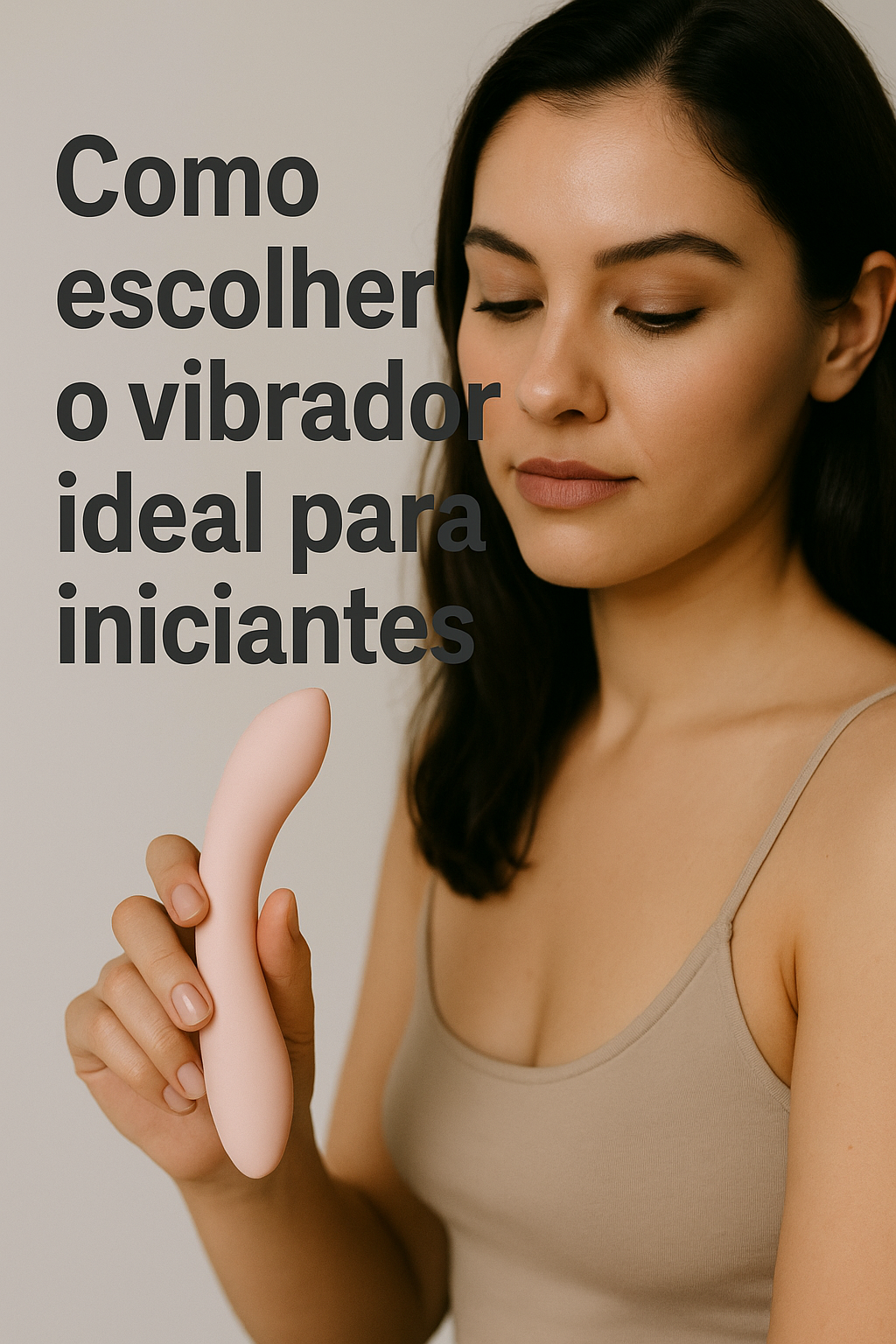 Mulher segurando um bullet, ilustrando como escolher o primeiro vibrador